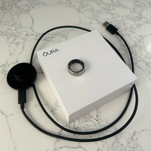 Like new! Oura gen3 Silver Ring- Sz9- unisex